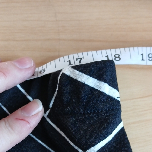 Chic Black and White Geometric Maxi Skirt - Picture 4 of 6